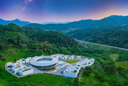 Chuncheon House | 춘천 인터스텔라 풀빌라