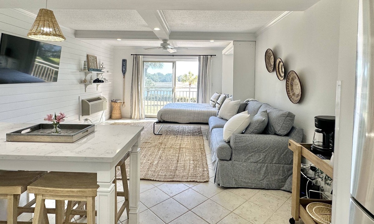 South Beach Villa | 1807 Bluff Villa - STUDIO! PRIVATE BEACH ACCESS! SOUTH BEACH MARINA!