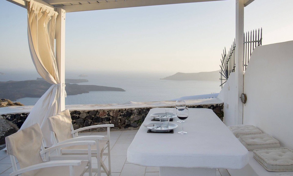 Imerovigli House | 2 Bedroom Elegant Villa at Imerovigli With Amazing sea views and hot tub