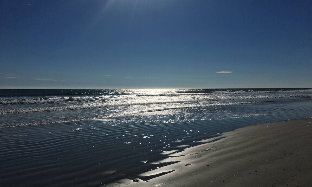 Gold Coast Condo | 3 BDR / 2 Bath condo, 5 houses from Ocean City's Gold Coast beach
