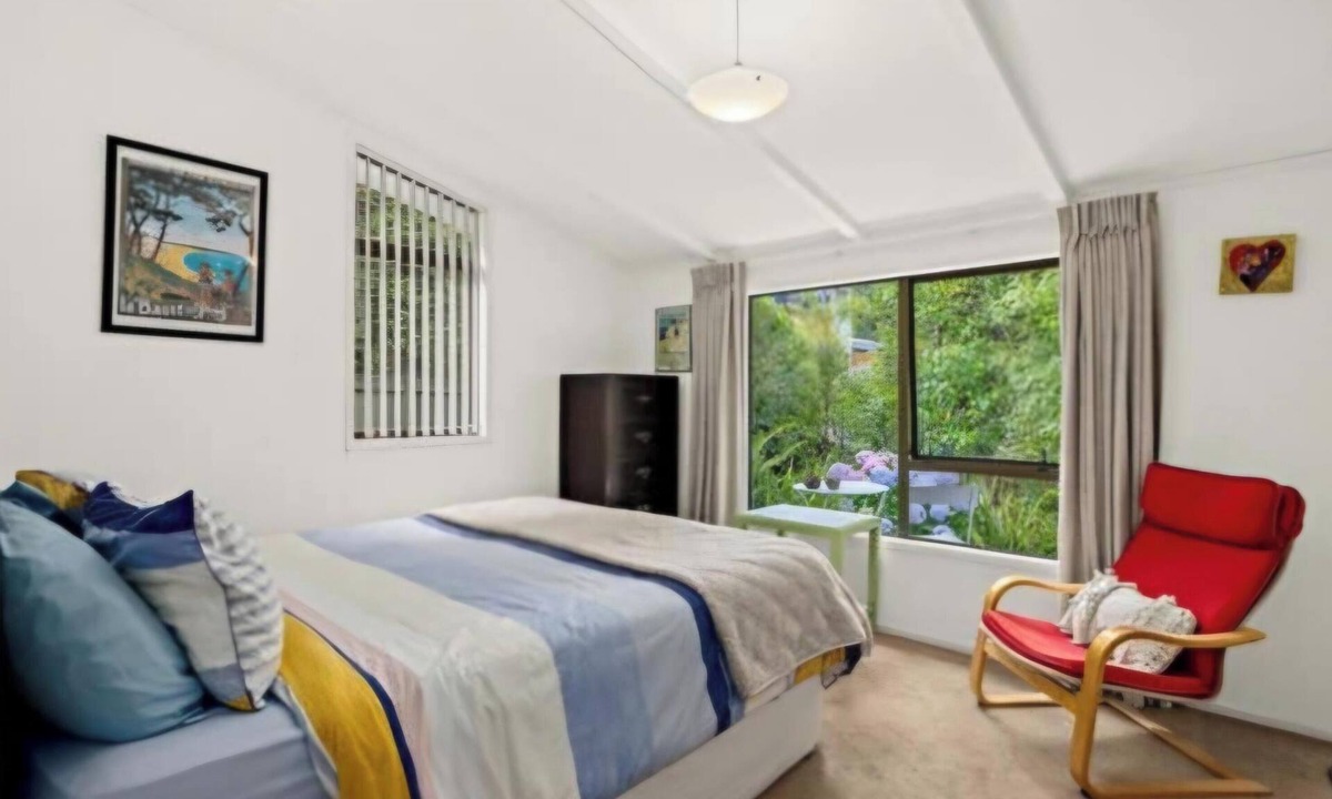 Snells Beach Apartment | 30 steps to beach