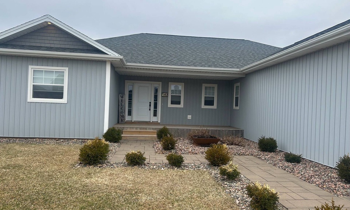 Cornwall House | 4 Bedroom Home in beautiful neighborhood - Sleeps 7