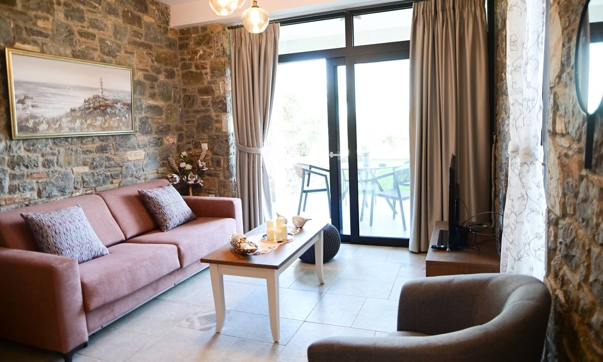 Sourpi Villa | Aélia Stone House Neféli