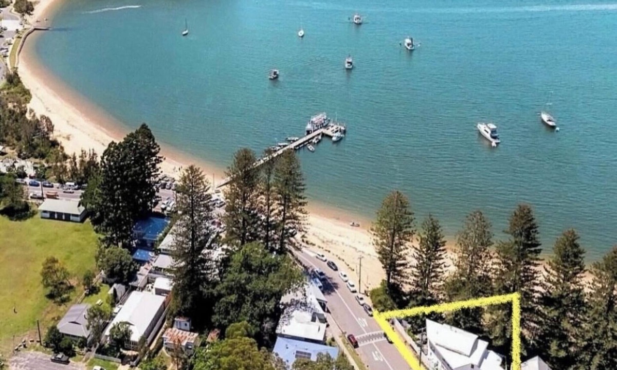 Patonga House | Absolute Beach Front House Panoramic Views 1 FREE NIGHT!