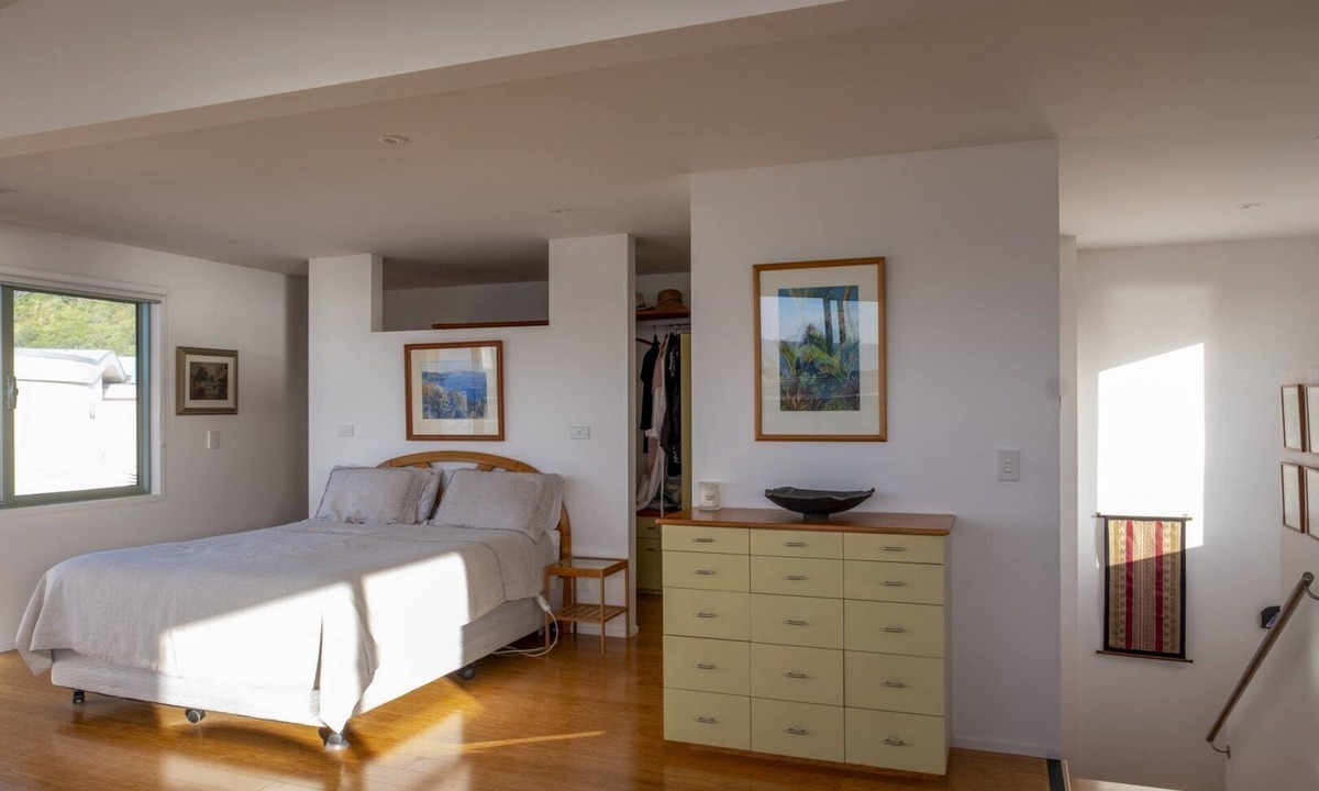 Onetangi House | Absolute beachfront position on Waiheke Island.