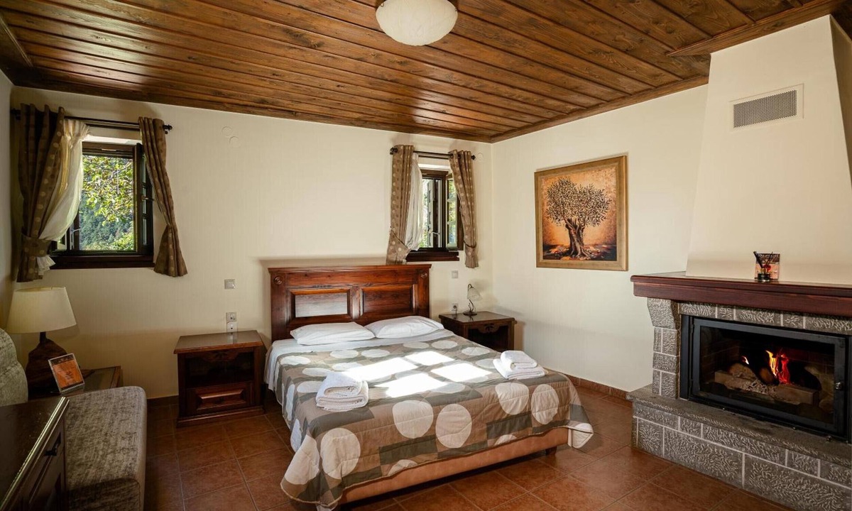 Potamia Apartment | Apartment 'Erato' with Mountain View, Private Terrace and Wi-Fi