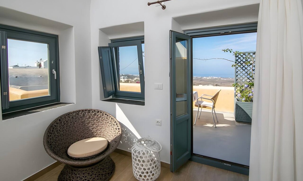 Finikia Apartment | Apartment in A Hotel 'Honeymoon in Finikia - Oi' with Wi-Fi and Air Conditioning