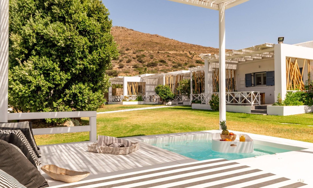 Kato Fellos Apartment | Apartment In A Hotel "Ow Andros Luxury Suites 1" with Mountain View, Private Terrace & Wi-Fi