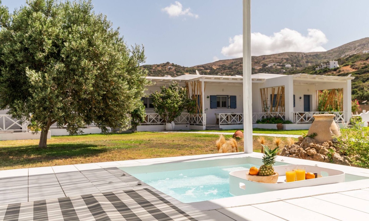 Kato Fellos Apartment | Apartment In A Hotel "Ow Andros Luxury Suites 4" with Mountain View, Private Terrace & Wi-Fi