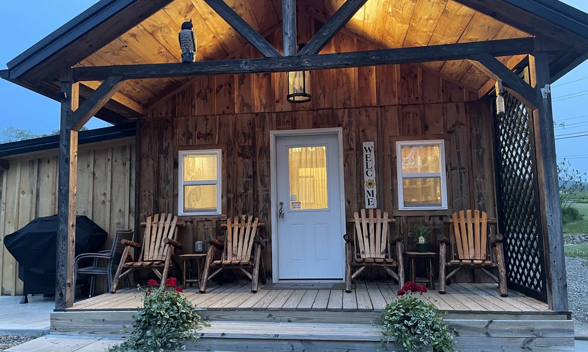 Painted Post Cabin | Ayers Acres ~ Cabin 1 - near Watkins Glen, Corning, Finger Lakes - sleeps 6
