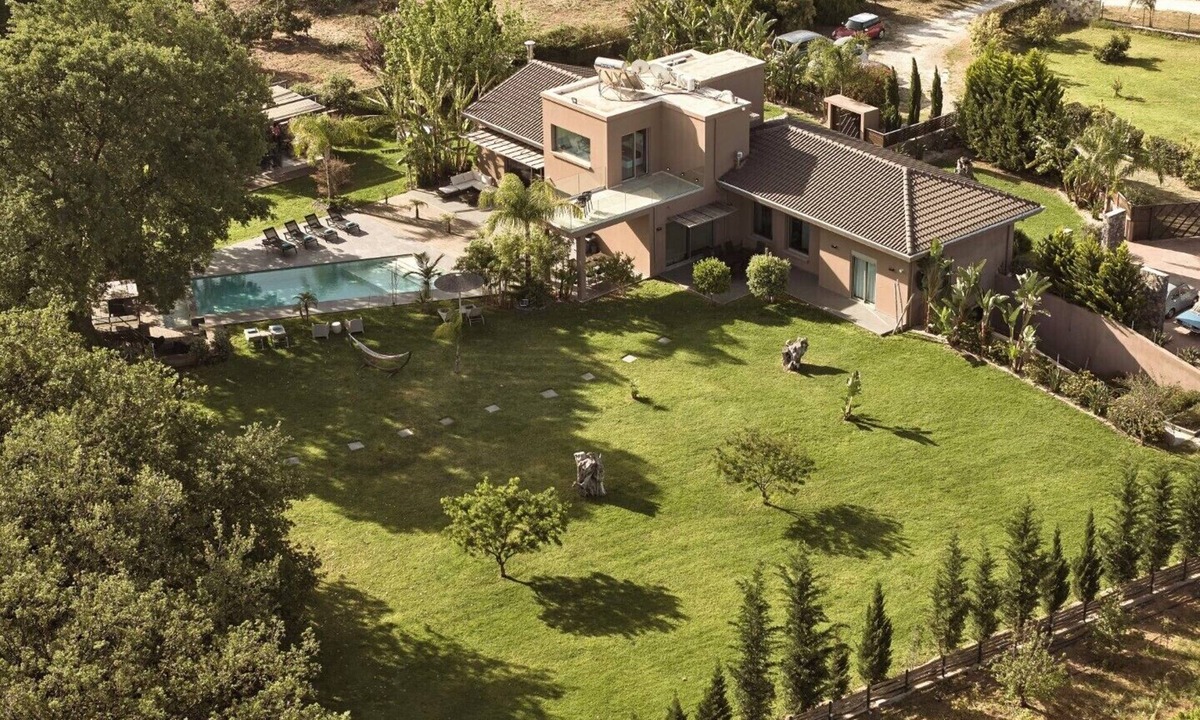 Alikianos Villa | BBQ & Jacuzzi★HEATED pool★Big Garden★2 cars rental included★18 sleeps