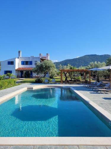 Xirolivado House | Beachfront cottage house in olive grove