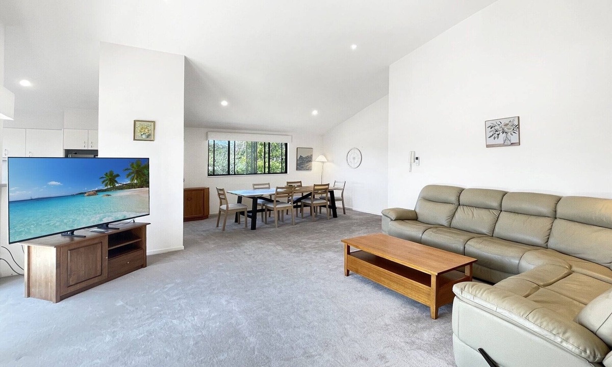 Batehaven Apartment | Beachside 3-Bed Apartment with Garage Parking