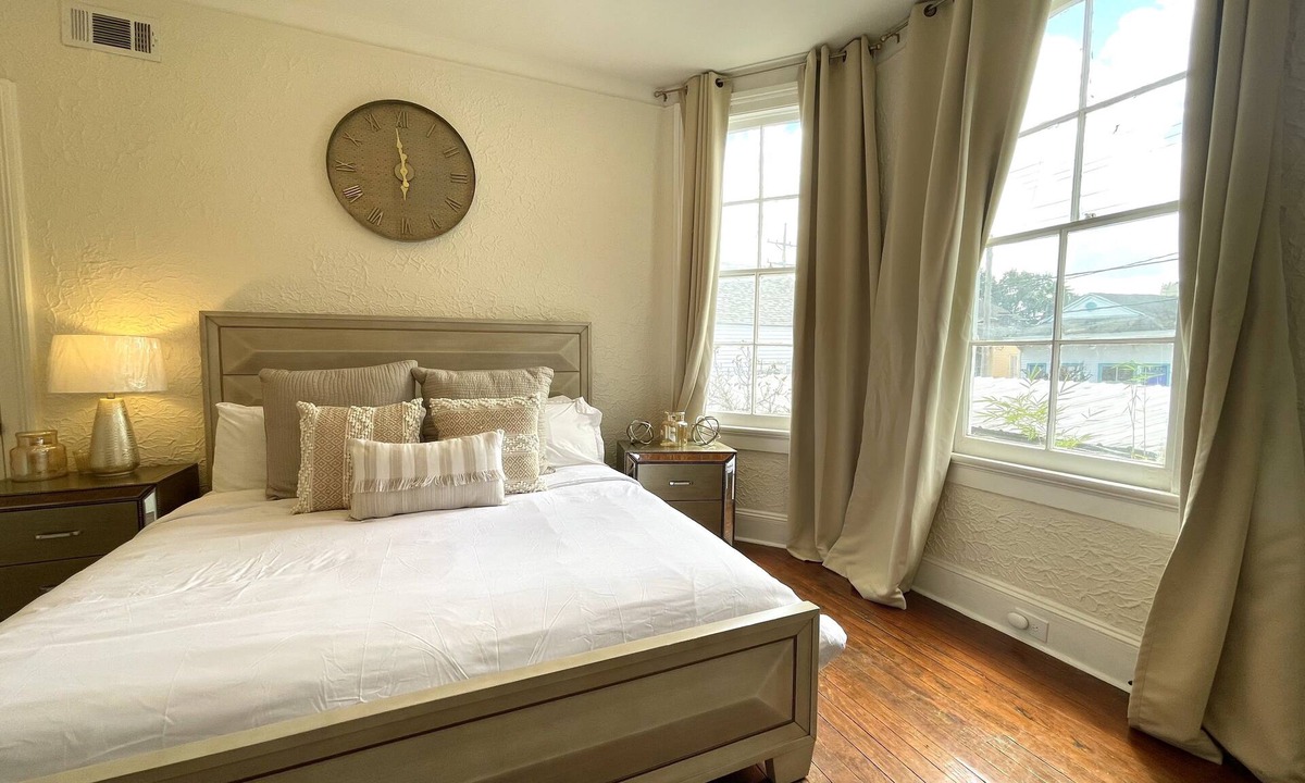 Mid-City House | Beautifully Restored Historic Gold Home 7 mins FQ!