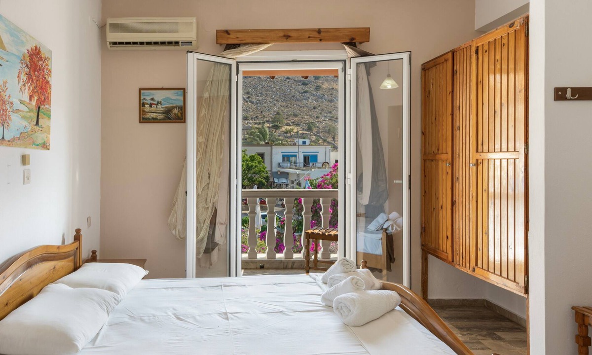 Kalymnos Apartment | Bed and Breakfast 'Room No 5' with Sea View, Wi-Fi and Air Conditioning