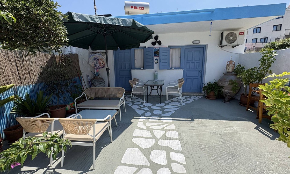 Skiathos Town Ski Chalet | Blue Dolphins, 2 rooms, courtyard, near center