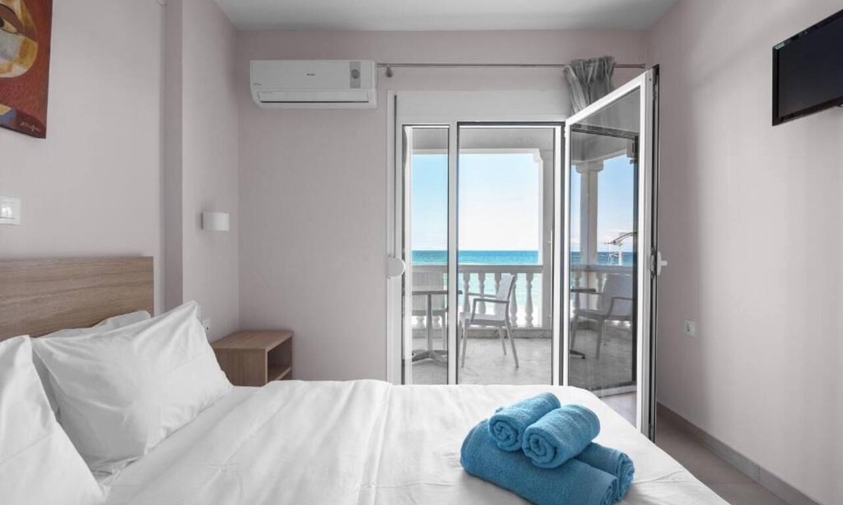 Katerini Apartment | Blue Flag Studios Nilie Hospitality