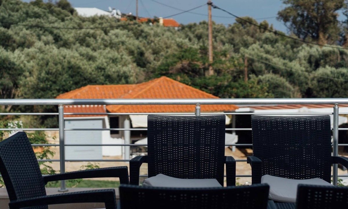 Plomari Hotel | BlueWaves Blue Villa