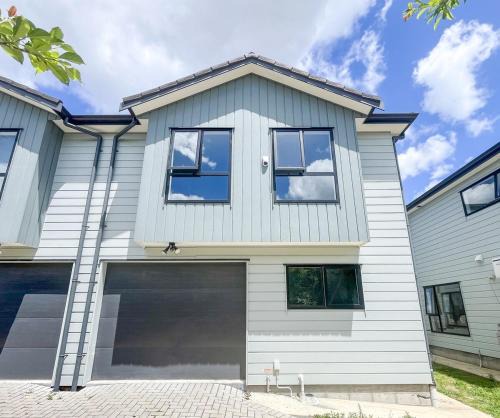 Manurewa House | Brand-New 5BR Retreat, Space & Serenity by Nature