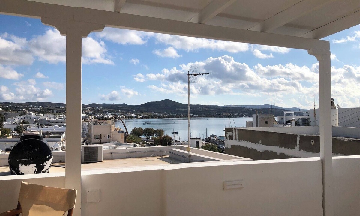 Adamas House | Celia amazing view at the port of Adamas