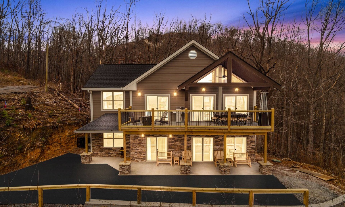 Chalet Village North Cabin | Chalet Village Cabin! 3 King Suites, Hot Tub, INSANE Views & Fire Pit