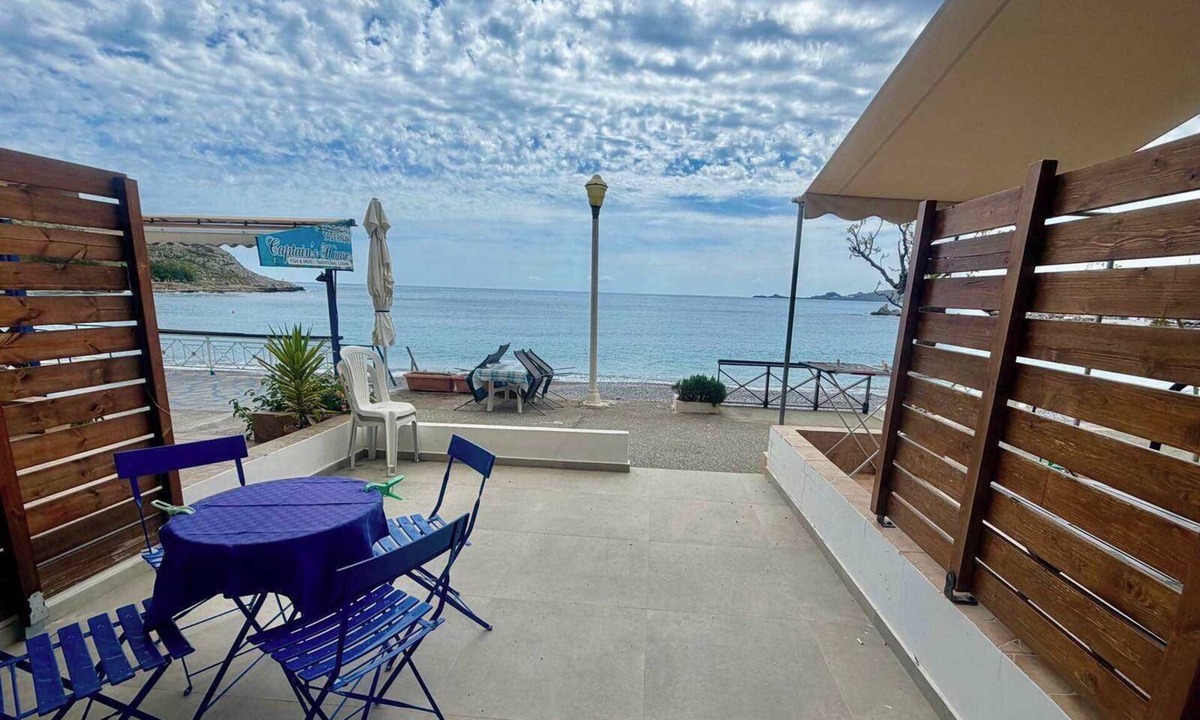 Haraki Apartment | Charaki Escape Chic Studio with Seafront Patio