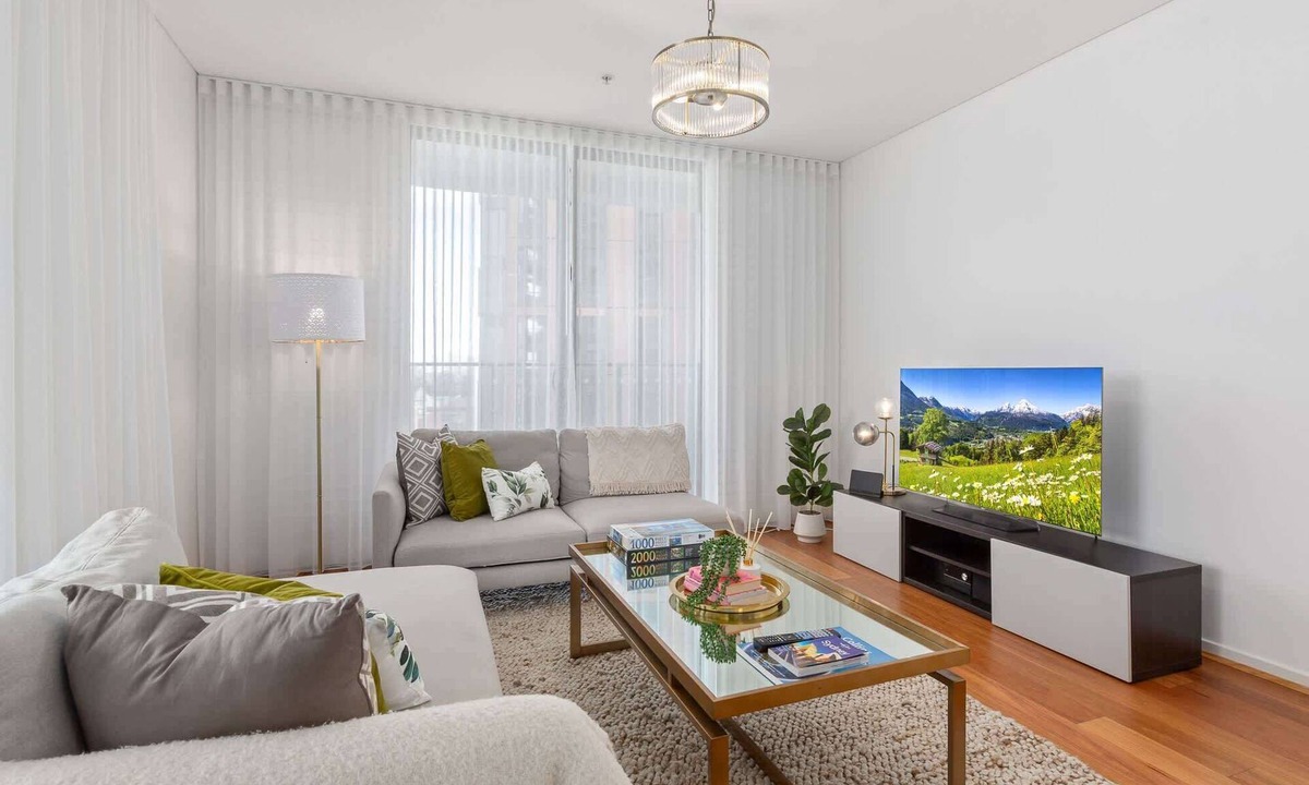 Redfern House | Chic 2BR Inner-City Stay with Balcony