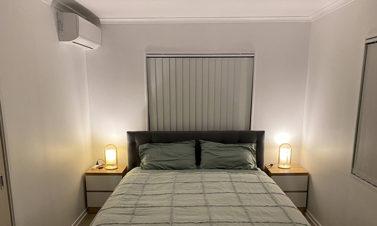 Papatoetoe Other | Close to the Auckland Airport. Modern big Bedroom With Attached Bathroom