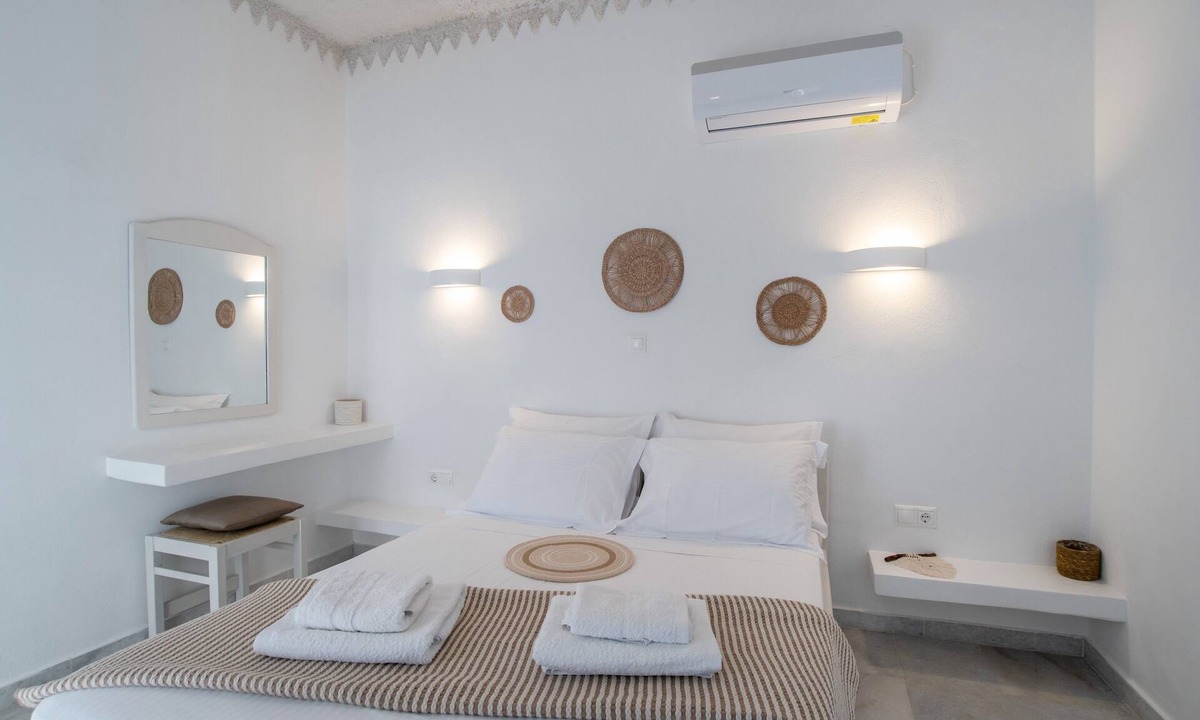 Mikri Vigla Apartment | Cozy Double Room on the 1st Floor