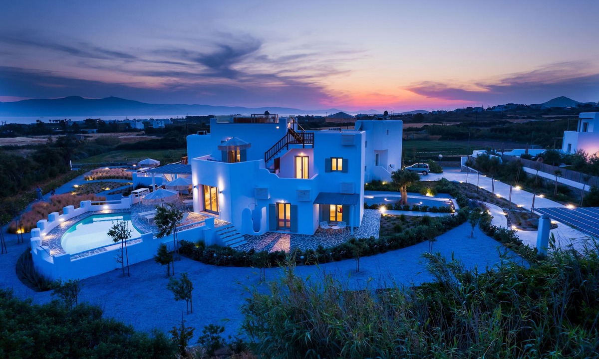 Plaka Villa | Cycladic inspired luxury villa with private pool and rooftop hottub for 15