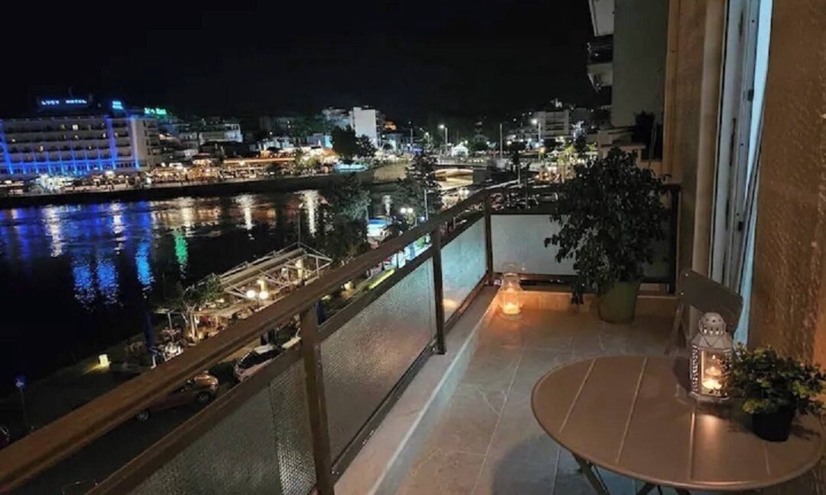 Khalkis Apartment | Debbies apartment over the water!