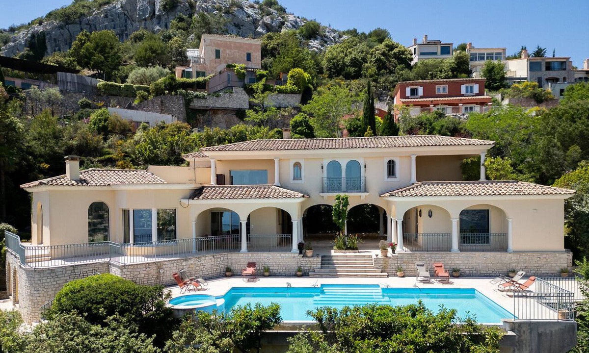 La Turbie Villa | Elegant classic villa perched above Monaco