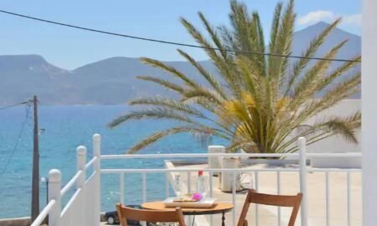 Adamas House | Esperos seaside suite in Adamas, Milos