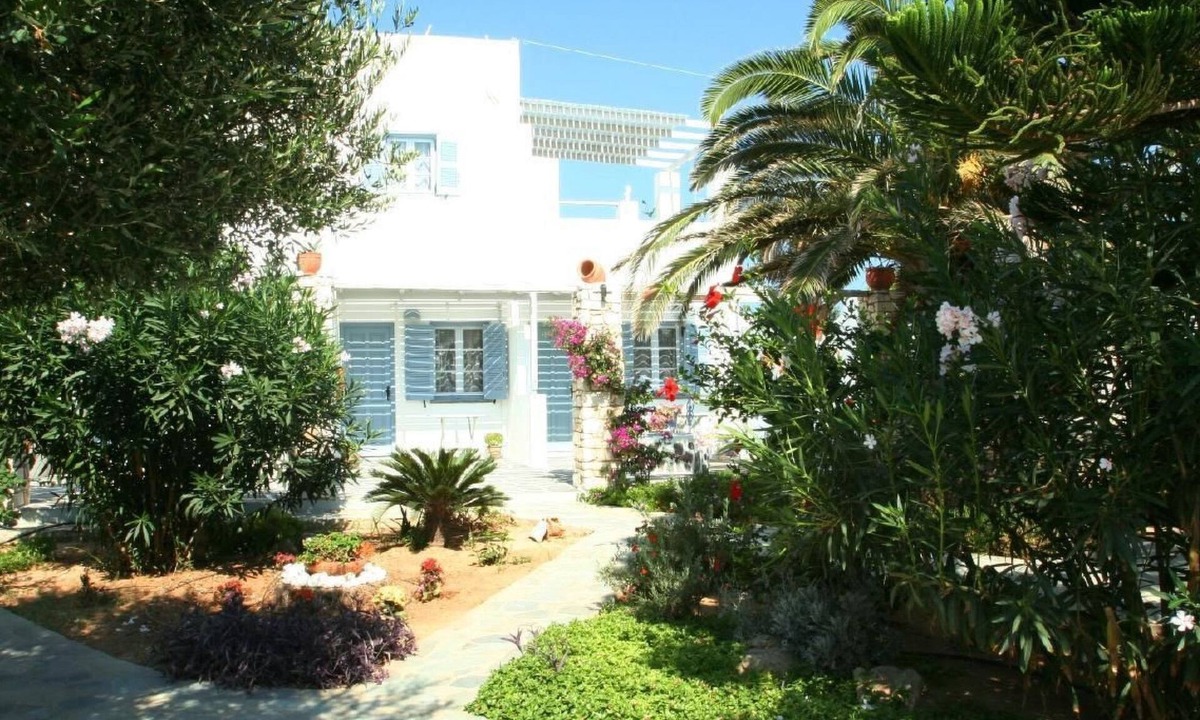 Santa Maria Apartment | Exklusives Garten-Appartment in Paros by Interhome