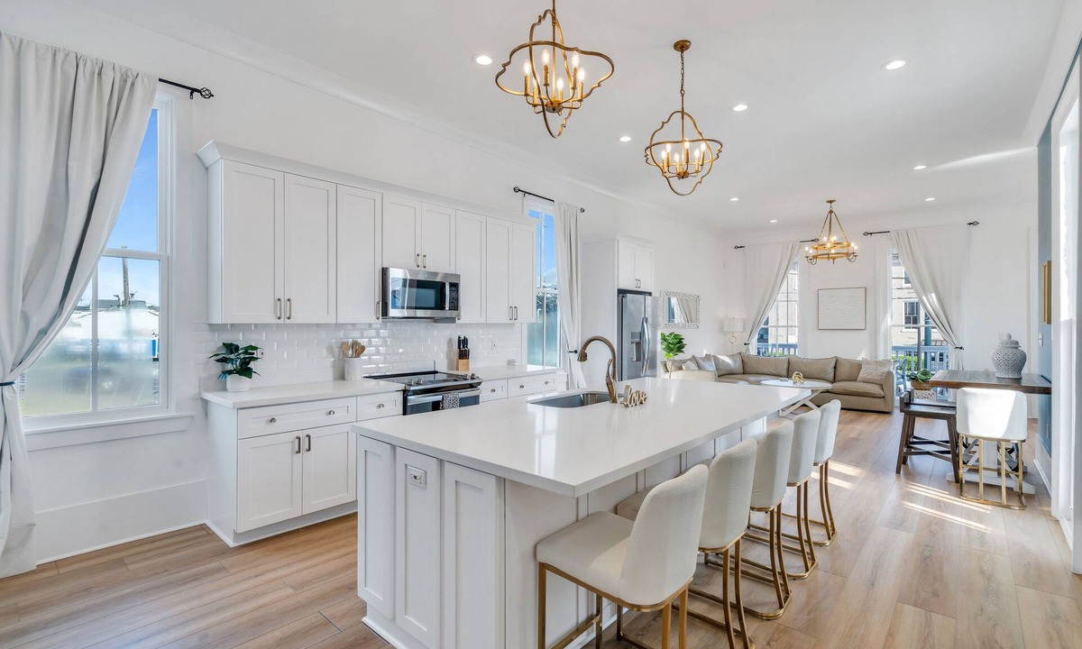 Faubourg Marigny House | Gorgeous Renovated 4BR Home in Marigny Triangle. Walk to FQ!