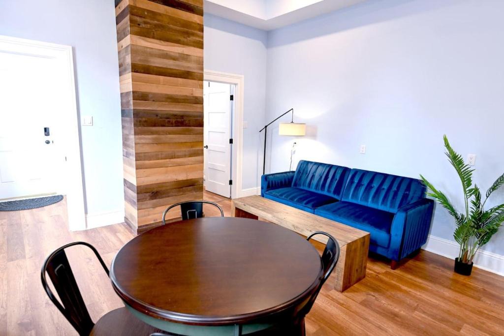 Treme Apartment | Governors Apartment - 2 bedroom - Steps to FQ