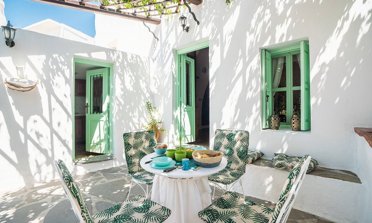 Psinthos House | Holiday Home 'Fedra's Traditional House' with Terrace, Garden & Wi-Fi
