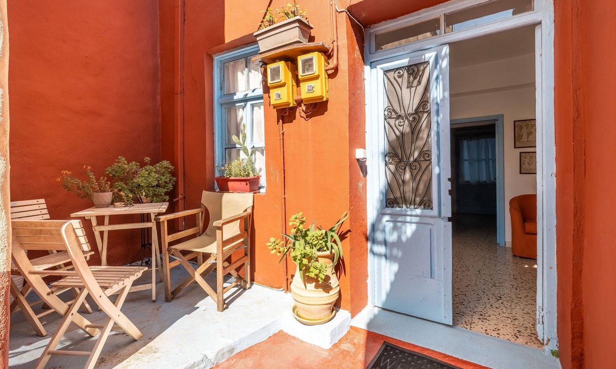 Rhodes Town House | Holiday Home 'Katia's Home Ground Floor' with Shared Garden, Wi-Fi and Air Conditioning