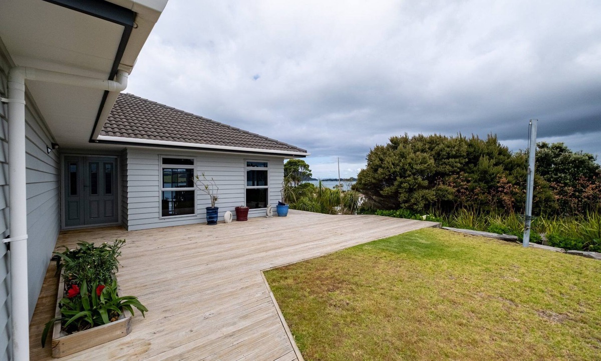 Pukenui House | Hook'em Heights