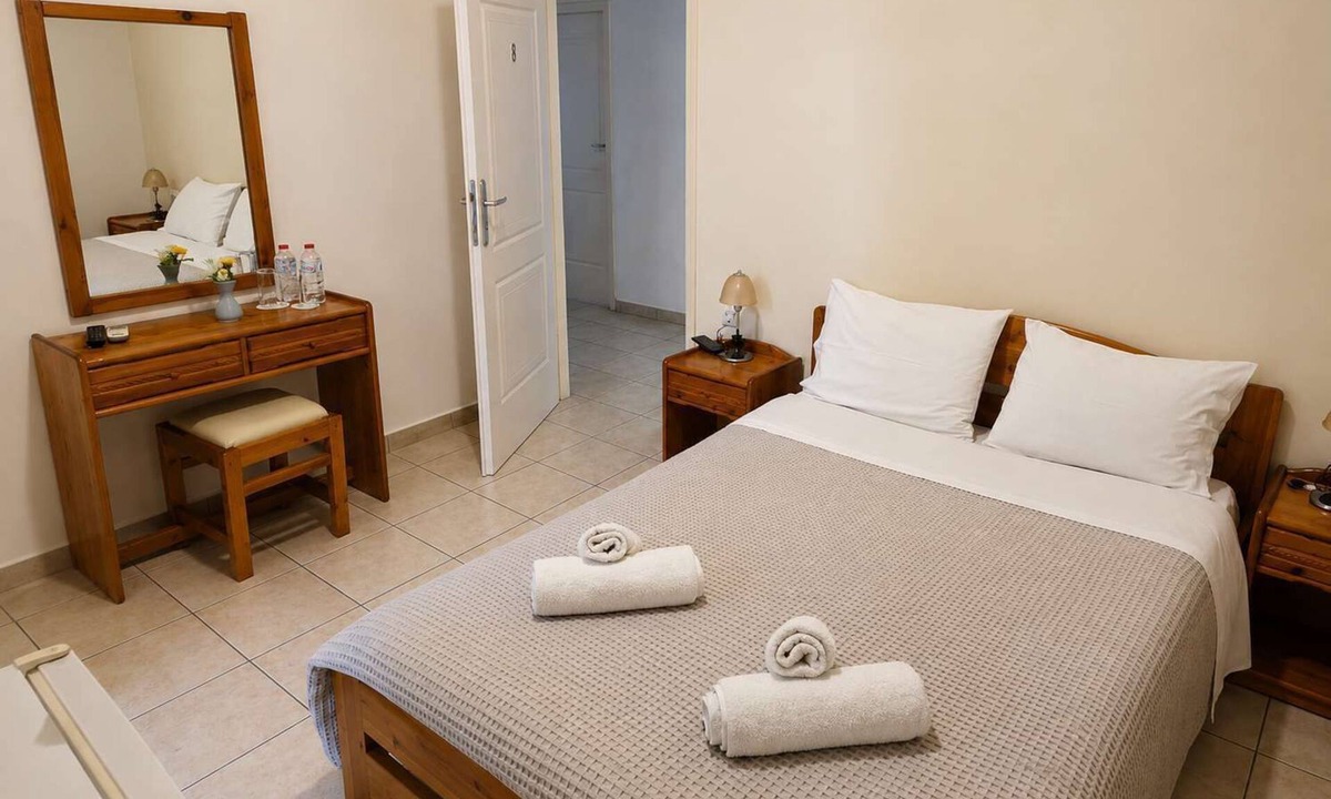 Skiros Apartment | Hotel Elena - Cozy Seaside Double Suite in Skyros