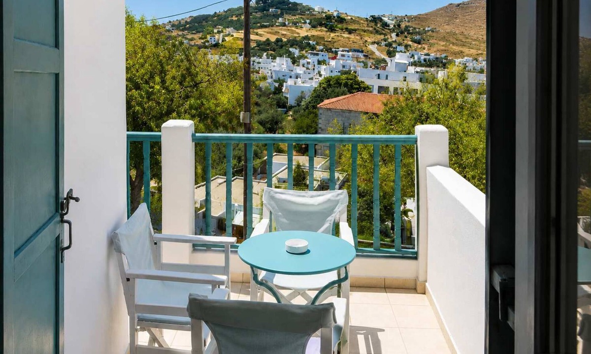 Skiros Apartment | Hotel Elena - Cozy Seaside Triple Suite in Skyros