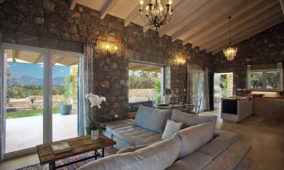 Chalcis House | House Sleeps 6 with Private Pool