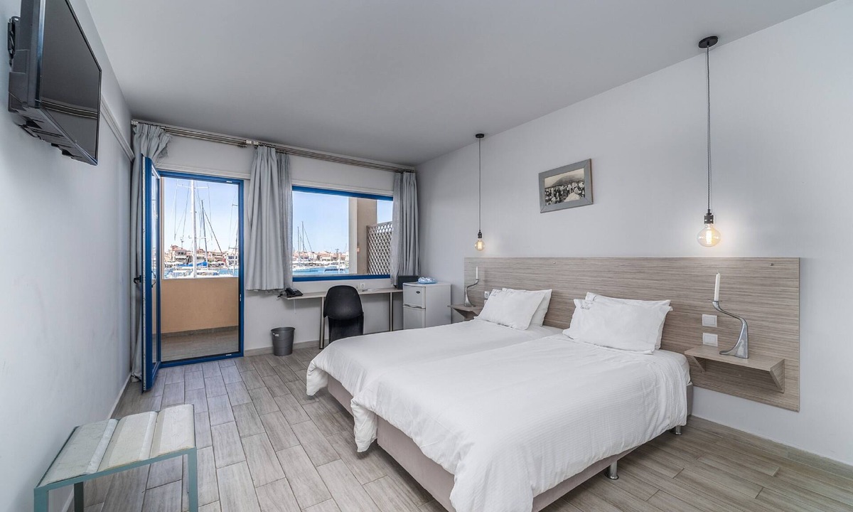 Lefkada Town Hotel | Ianos Bay