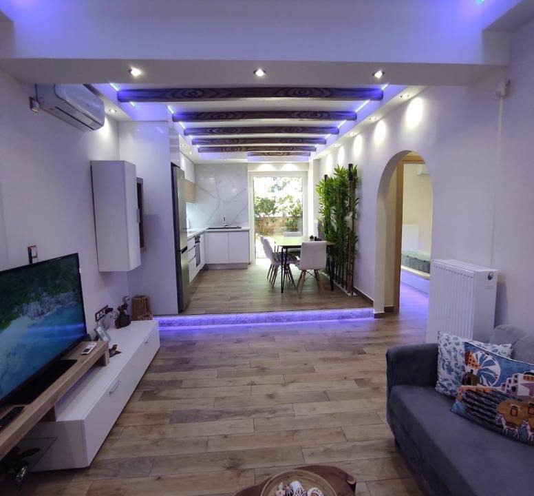Palaio Faliro Apartment | Island 3siblings