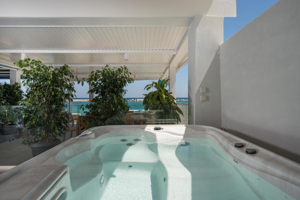 Kolymvari Apartment | Kyma Accommodation Beachfront apartments