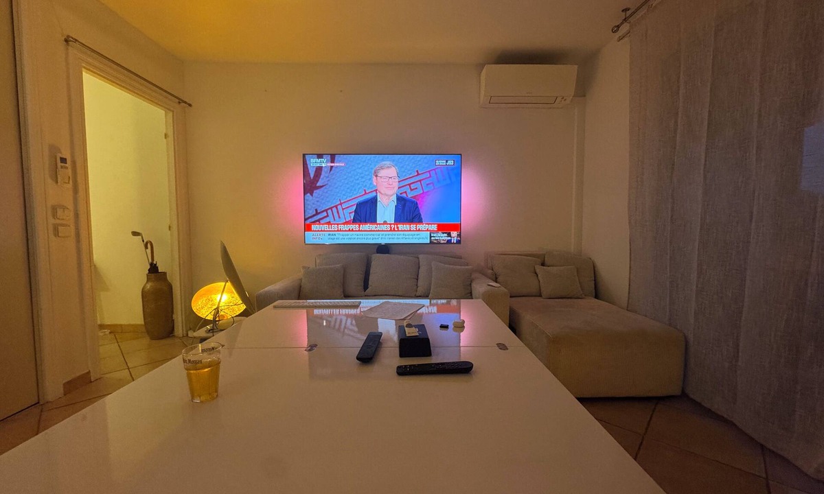 Prado - Republique Apartment | Large Studio + Terrace