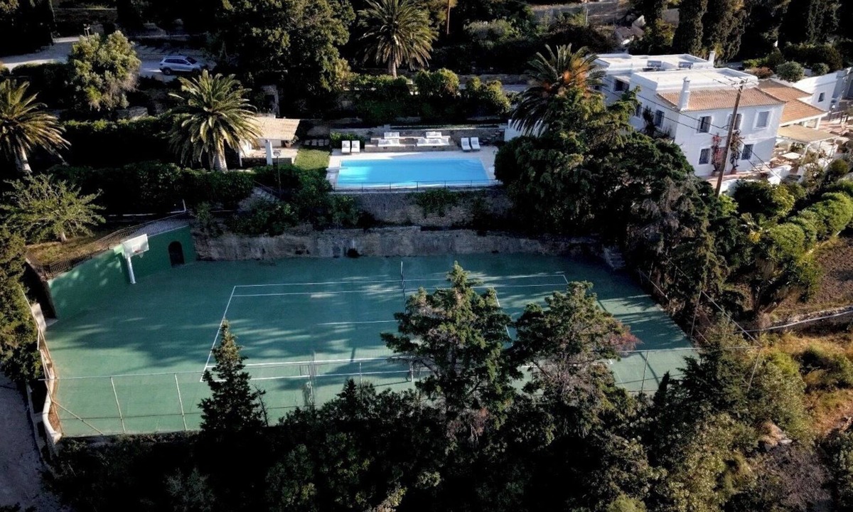 Megas Yialos-Nites House | Large Villa with Pool and Private Tennis Court near Ormos Korthiou