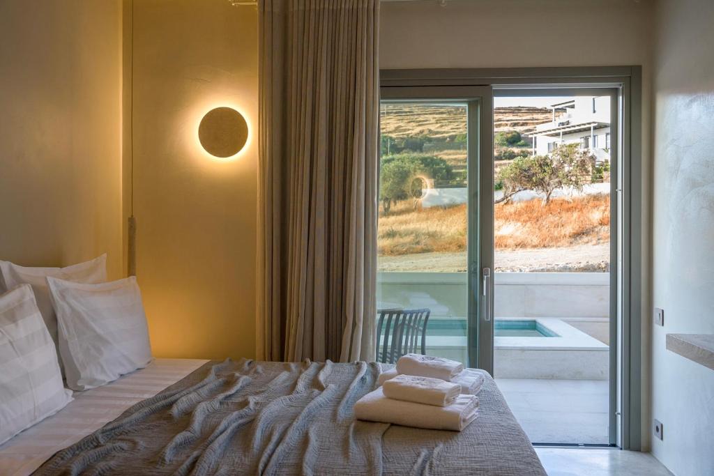 Tinos Town Hotel | Lithos Luxury Suites