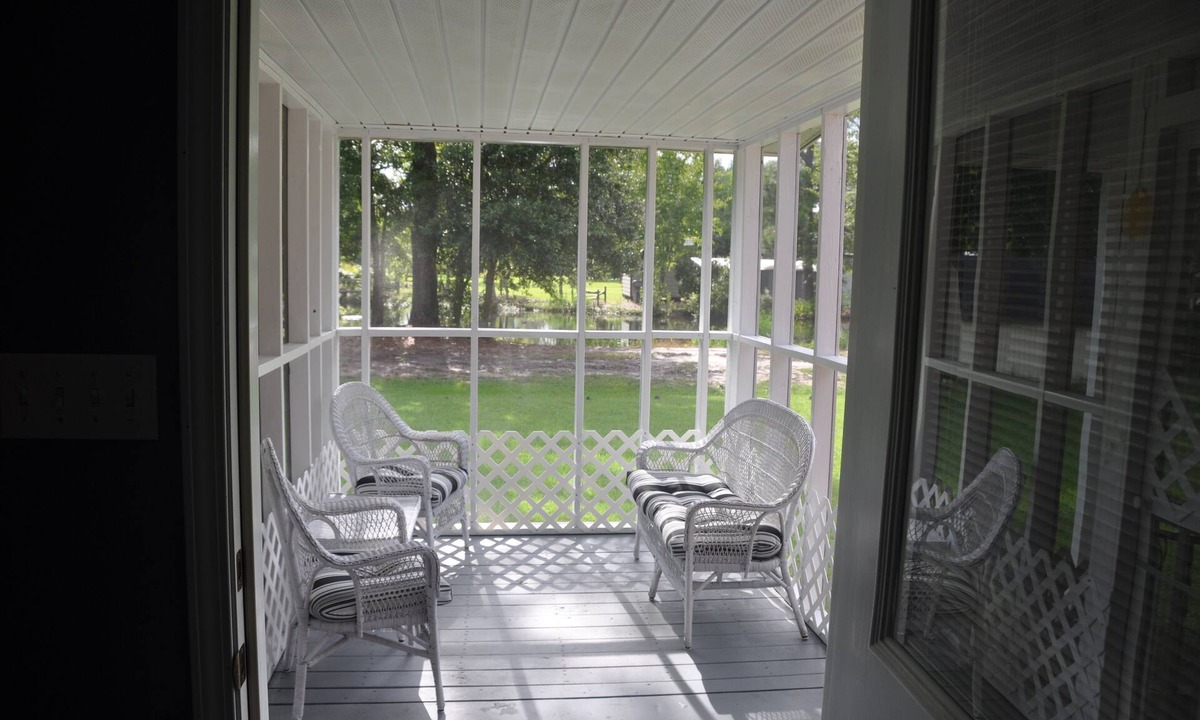 Long Beach Cottage | Lovers Lane Oasis Cottage.Ideal for a couple or small family Coast visit!