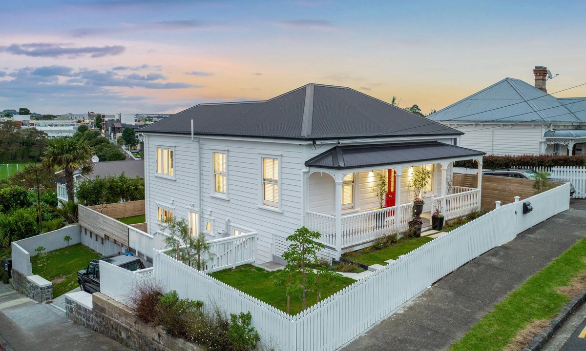 Grey Lynn House | Luxurious 5 Bed Grey Lynn House with views in Central Auckland Available to BUY.